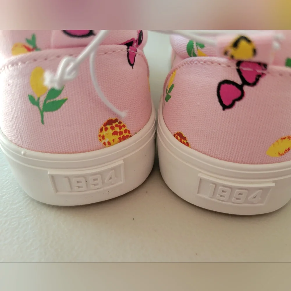 NWT Canvas Slip On Sneakers  Girls 1Y (Little Girl)  Old Navy
